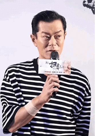 当古天乐与成龙同台,我才明白"科技脸"和"自然脸"差距有多大|娱乐圈