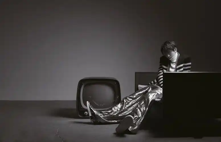 蔡徐坤最新时尚壁纸_性感与帅气的化身