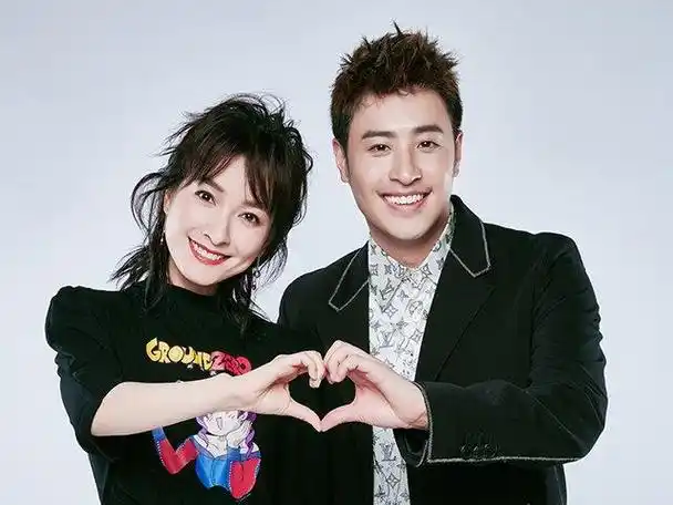 吴昕郑凯带父母同游被偶遇,四年前就曾传出同居消息|郑恺|姐弟恋