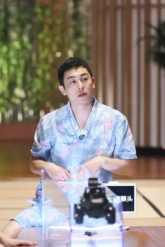 朱亚文《奔跑吧》上演熬夜挑战 撕名牌首次来袭