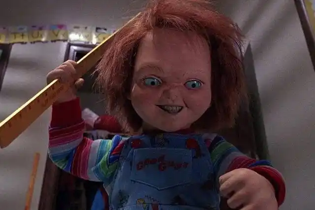 鬼娃恰吉的灵异入侵7部曲故事叙述的是一只ai的高科技玩具娃娃,具有