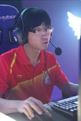 海涛微博调侃lol"泄密事件" 解说小漠怒刚正面