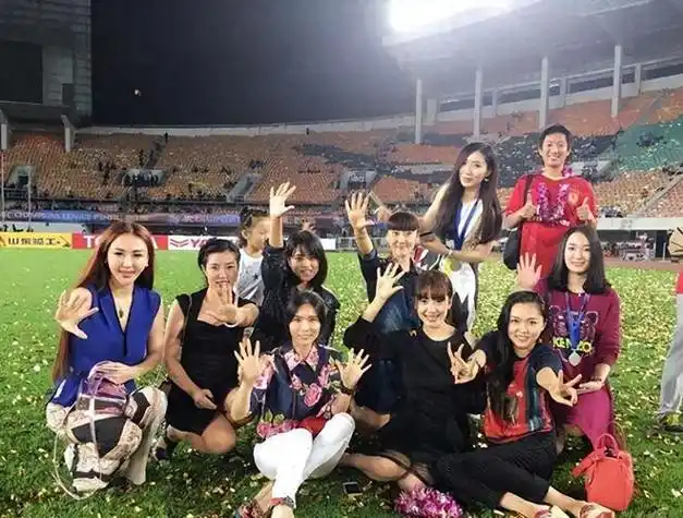 国足球员老婆大揭秘:踢球差,妻子却美丽动人|武磊|郜林|吴曦|张琳芃