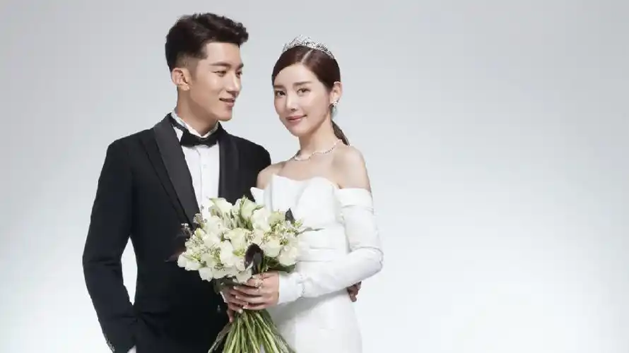 简约风&室内纯色婚纱照