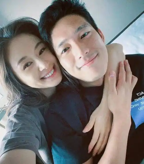 王子文晒与男友搞怪生活照,像极了曲筱绡,阳光又可爱_永恩_节目_双眼