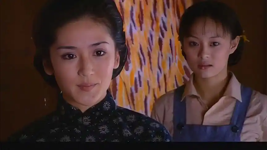 一双绣花鞋:女特务半夜找据点,不料公安根本没休息,一直跟着她-影视综