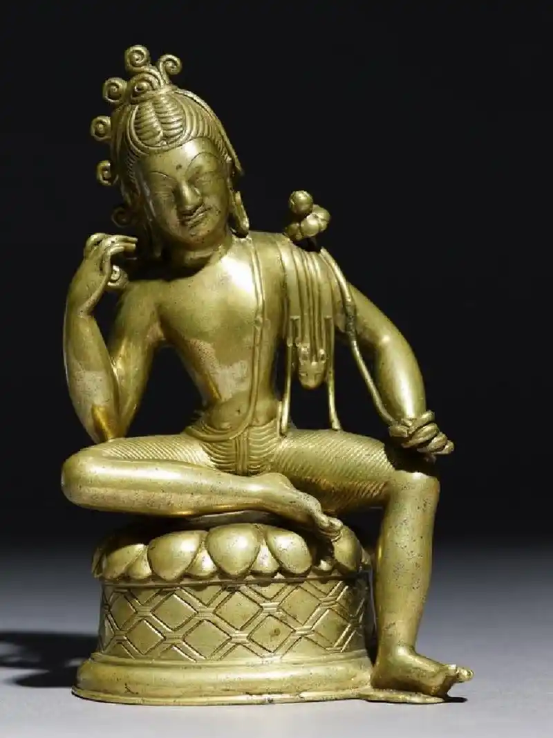 #文物# 分享一组金铜佛造像.  图一:14世纪尼泊尔香象菩萨立像 图二: