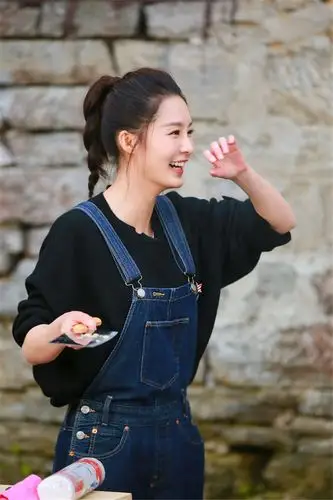 李沁空降《爸爸去哪儿》特殊身份秒变孩子王(图)