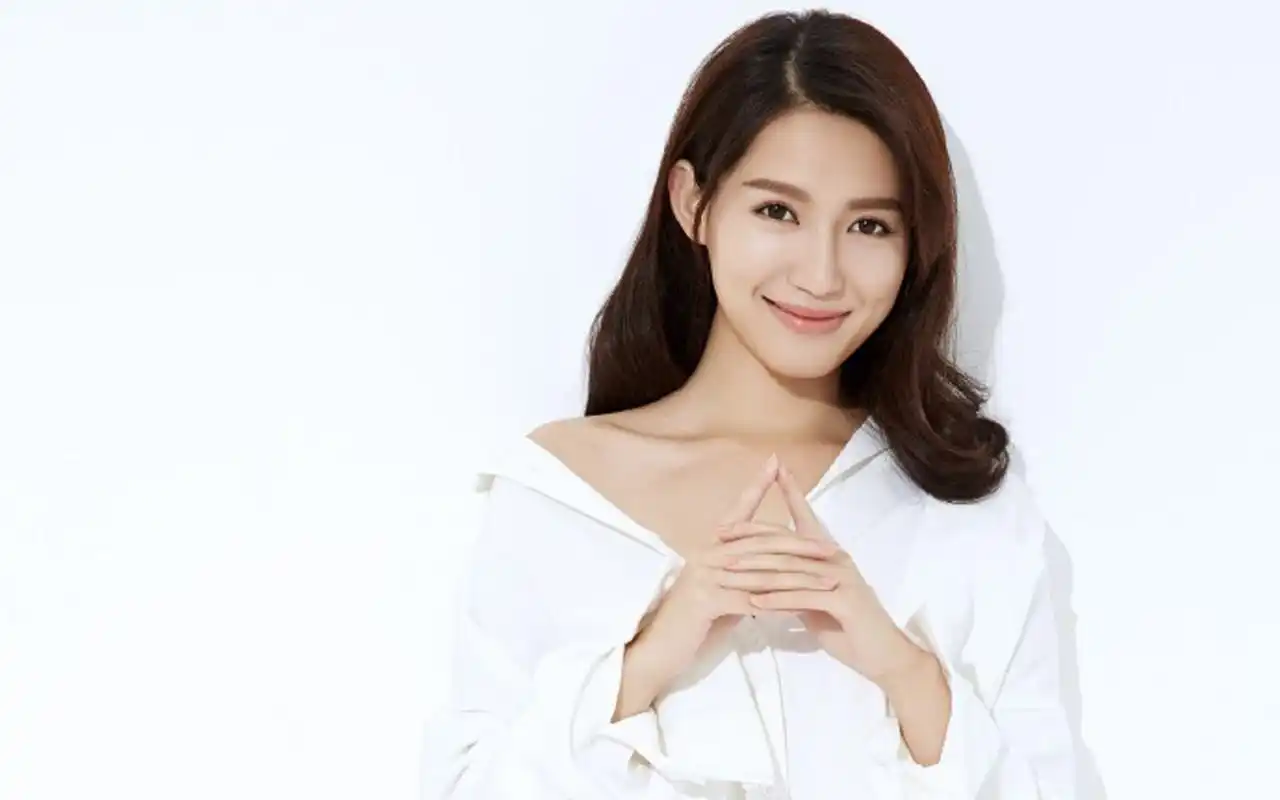 苏青白衬衫禁欲系写真图片桌面壁纸