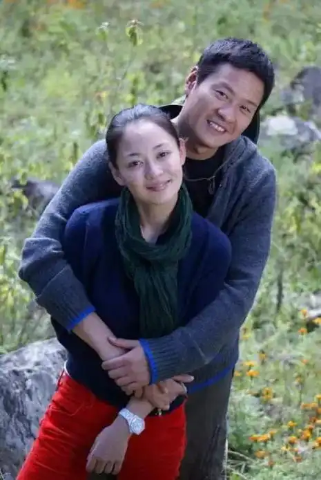 陈佳妍现任老公是谁?陈佳妍与陈小春有什么