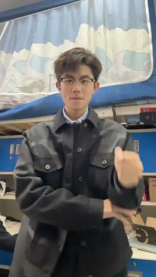 在四川上学的东北男大学生小帅哥 阳光开朗的小奶狗室友