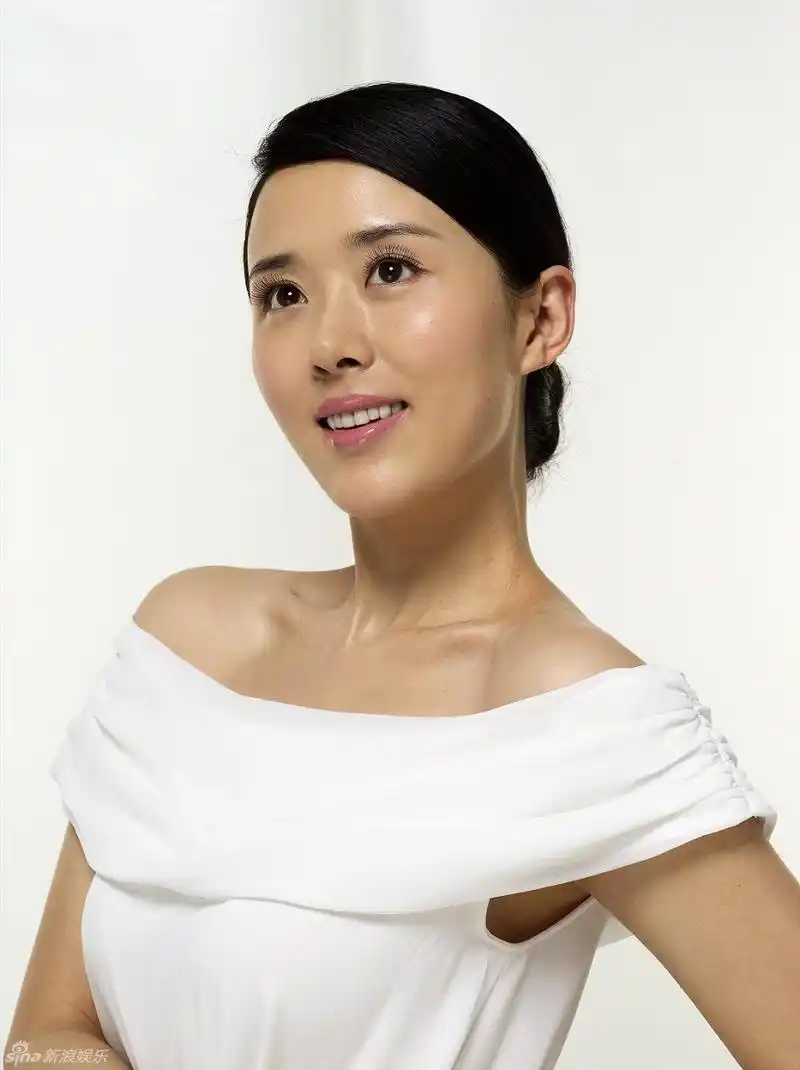 颜丹晨白衣清纯