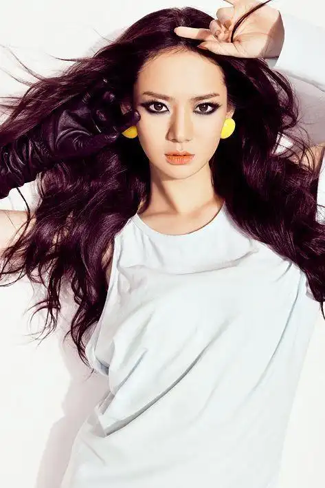 戚薇否认出柜不排斥同性恋 盘点真假出柜明星_环球娱乐网_专业的娱乐