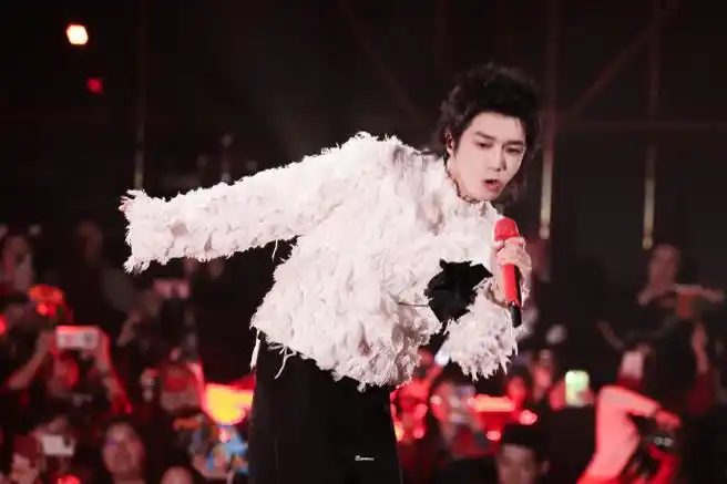 华晨宇加盟季风音乐会##华晨宇2024向阳而生##华晨宇2024火星演唱会