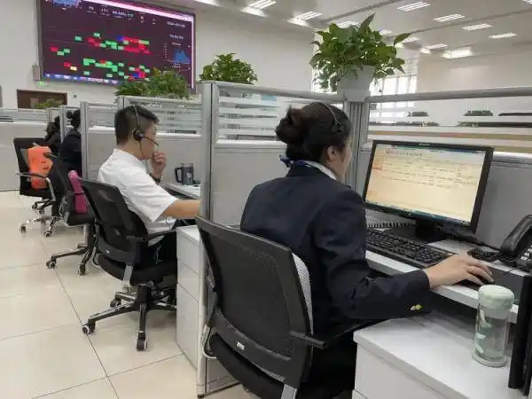 12306每天要接听多少电话?