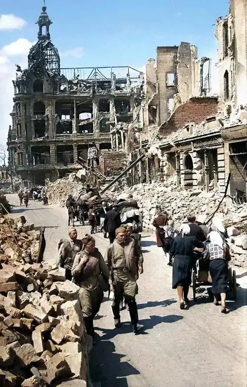 彩色老照片:二战时期的苏联红军,女兵英姿飒爽!