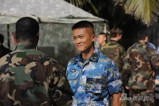 火蓝刀锋热播杨志刚锅盖头被赞可爱