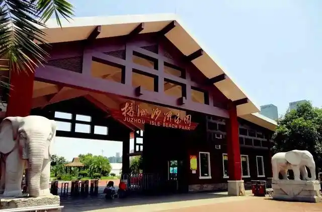 走进橘子洲,那肯定是少不了去沙滩乐园了.