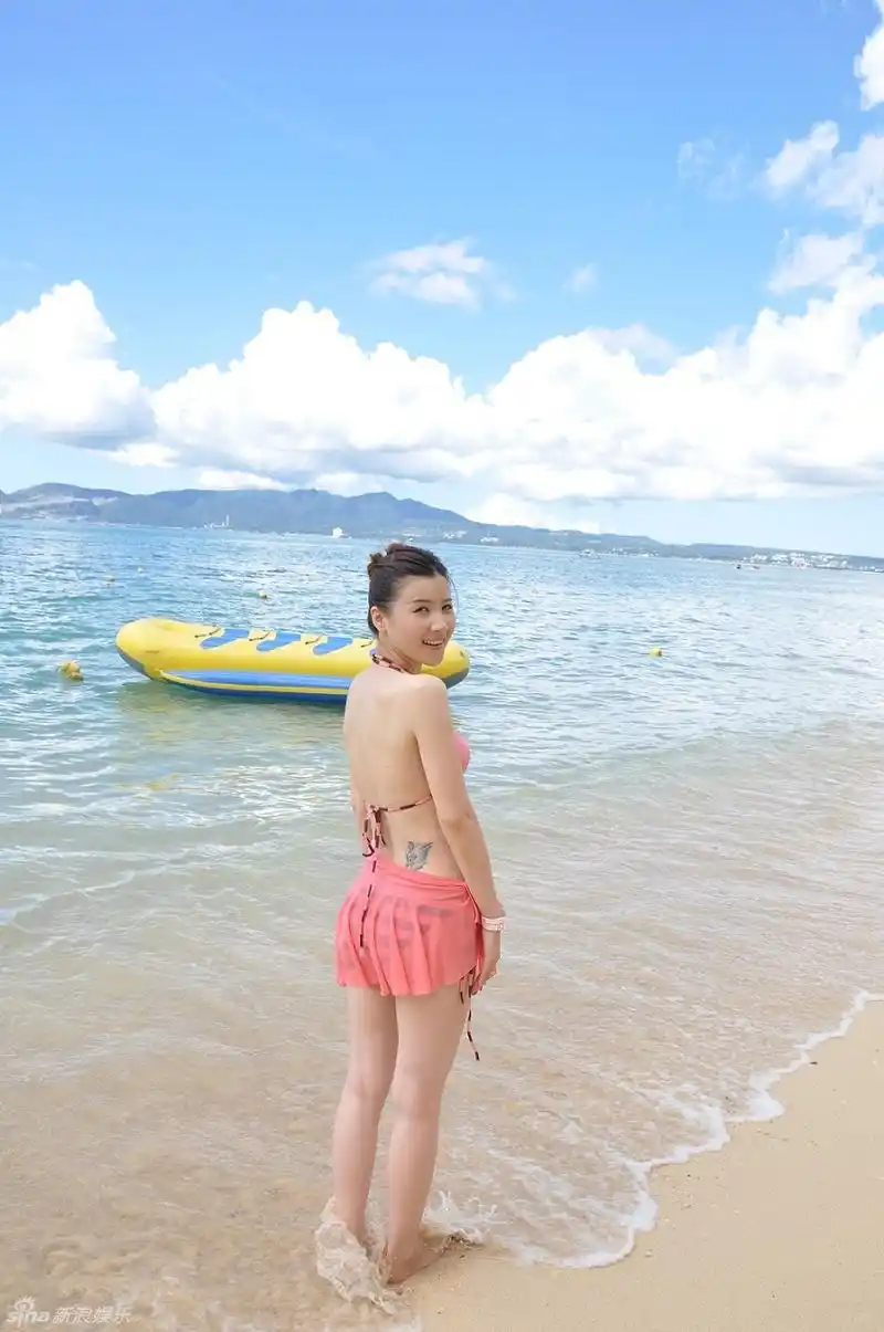 徐立比基尼写真曝光 海滩大秀婀娜身姿