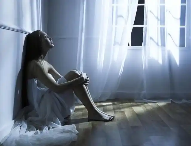 抑郁症是临床上一种常见的疾病,患者可以发生悲观,厌世,幻觉,失眠以及