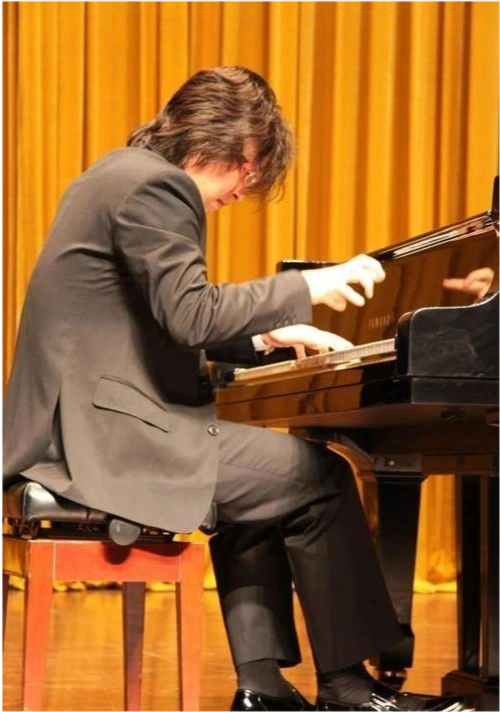 顶着3个博士头衔的钢琴家吴纯:12分钟的采访,让董卿哭花3次妆_腾讯