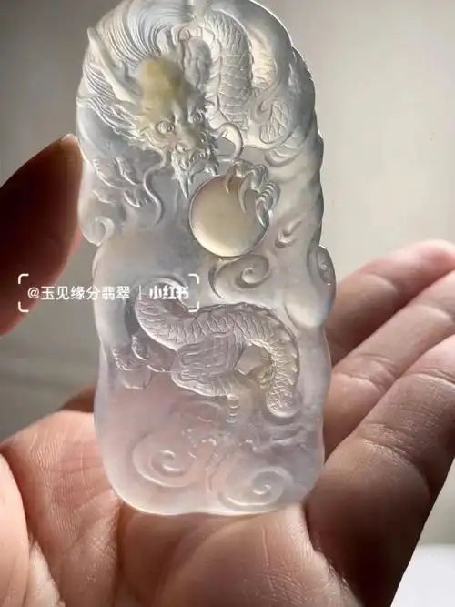 揭阳翡翠翡翠龙的雕工天花板