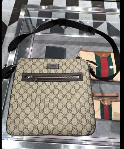 gucci古奇男士单肩包