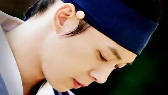 小时候朴有天是很努力的,他无论是体育活动还是音乐项目,都完成的很好