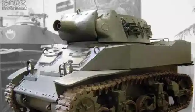 m8自行榴弹炮最大的特征就是"没炮管",炮塔活像一只茶壶.