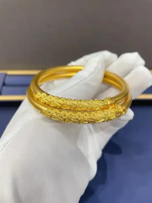 老凤祥 高端999古法工艺黄金手镯女孔雀开屏999手镯女凤凰手镯 黄金按