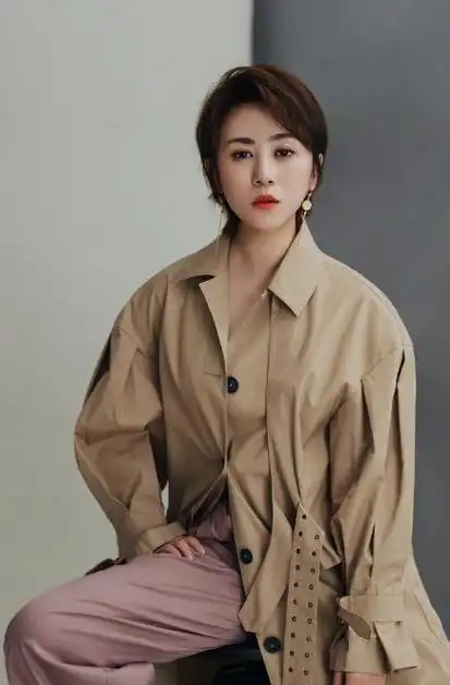 作为一个喜剧演员,马丽凭借其独特的演技和形象,为我们带来了无数欢乐