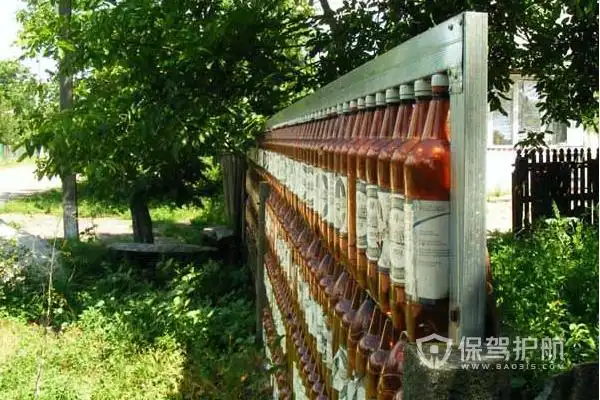 酒瓶是易碎品,在做围栏,围墙时相比红砖墙来说,结实度和防盗效果略差