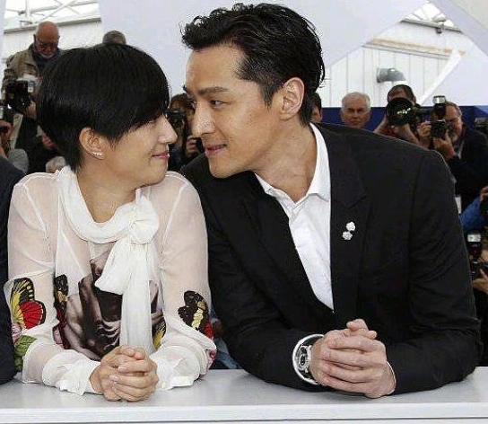 不料,胡歌对桂纶镁的含情脉脉深深刺激到了网友.