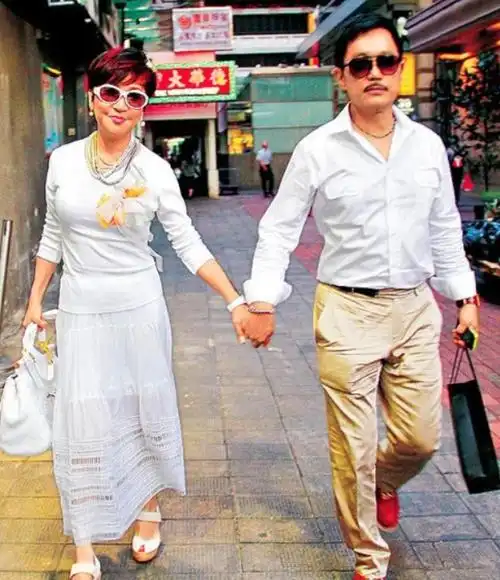 回顾谢贤一生爱过5个女人个个貌美如花如今一人已去世