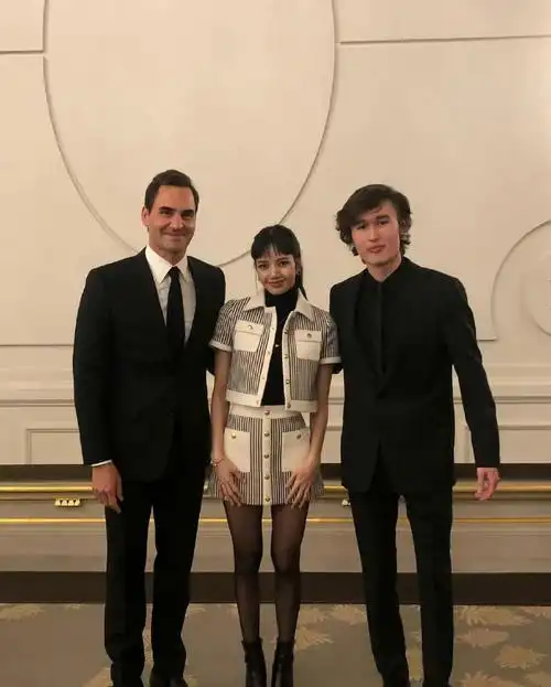 蕾哈娜lisa合照##lisa