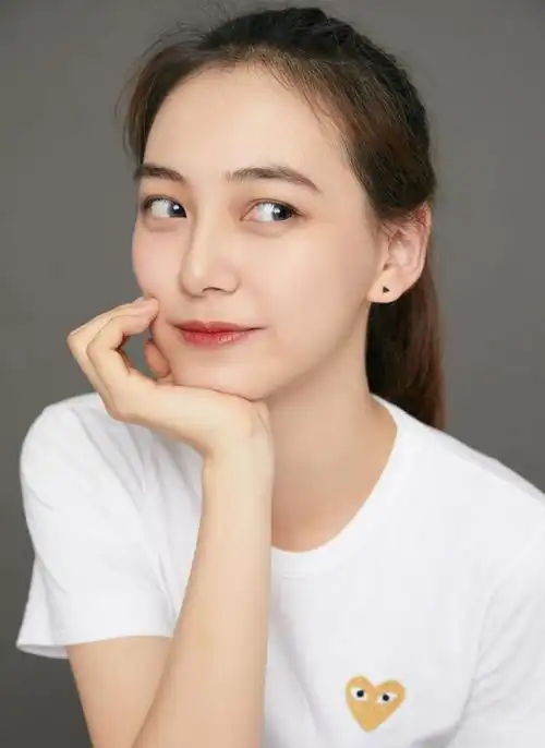 好啦,以上就是今天小编带来的女生自拍的8个拍照姿势,如果你不知道