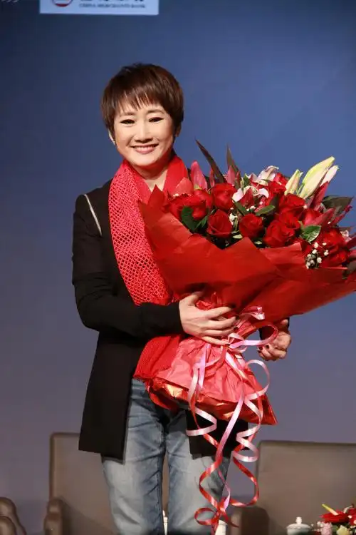 离婚21年后成方圆和王刚的生活相差太大