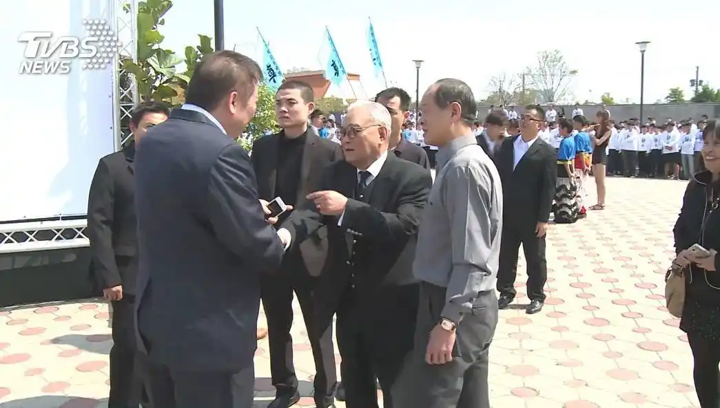 台湾竹联帮主寿宴同意不摆千桌但地点选警局对面