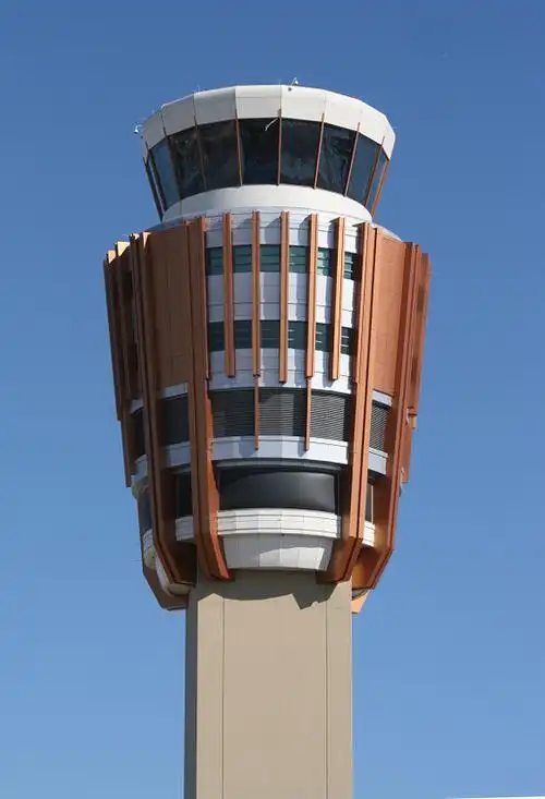 p>塔台或称 a target="_blank" href="/item/控制塔">控制塔 /a>,是