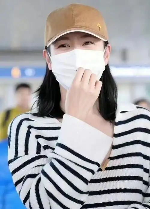 孙艺珍回国受追捧穿短裤胖好多太有女人味儿子首次曝光太好看