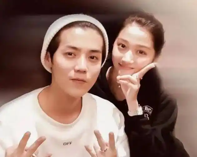 邓超抱着鹿晗变成"姨"?