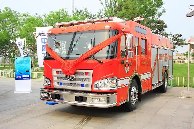 国产底盘 美国上装 2013年北京消防展上的一汽豪士科 重型车网传播