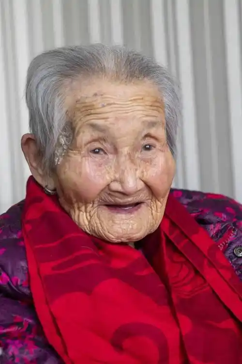 陈度妹,104岁▲梁文章,104岁▲赵八妹,109岁祝老人们健康长寿,平安