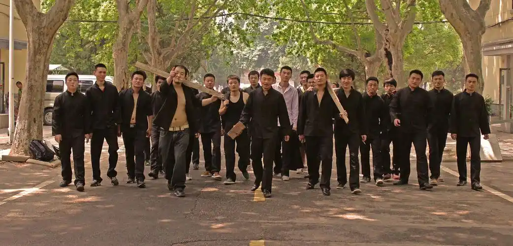 一群即将踏入社会的小伙伴