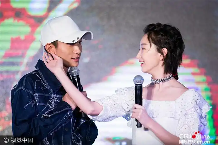 《春风十里》"山雨cp"甜一脸 周冬雨狂撩张一山