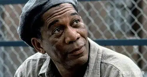 肖申克的救赎:在困境下,强者自救,圣者渡人,希望才可感受自由