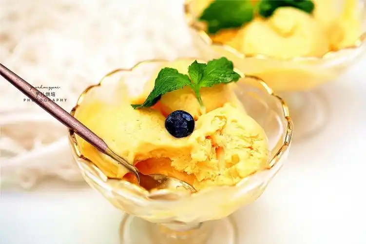 原创芒果冰淇淋最简单的做法,细腻爽滑,入口即化无冰渣,比买的好吃