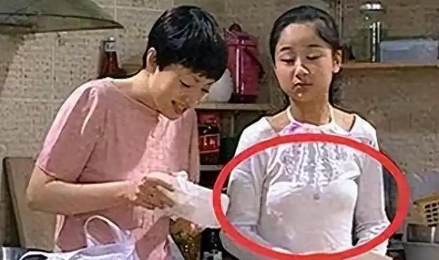 《家有儿女》中的穿帮镜头,小雪"衣不遮体",简直不堪入目|杨紫|演员