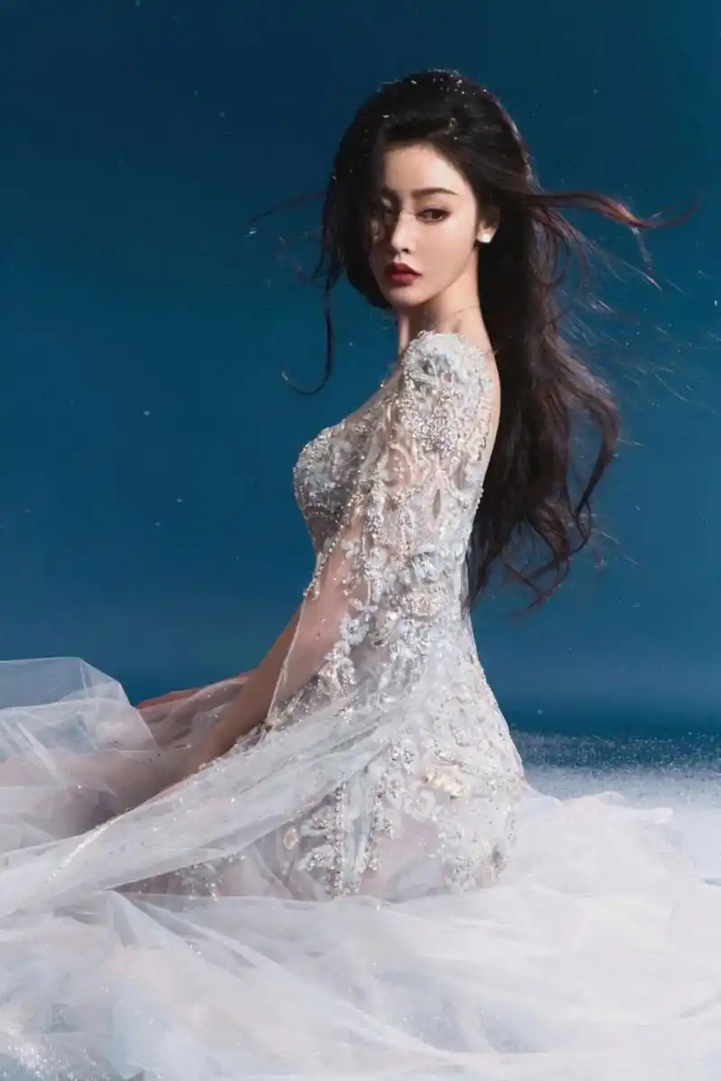 张天爱惊艳演绎the atelier仙气礼服,冰雪佳人风华绝代   在最新的
