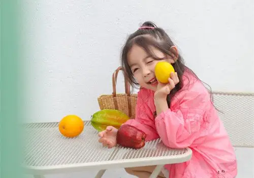 可爱小萝莉呆萌图片_清新好看的沈佳欣